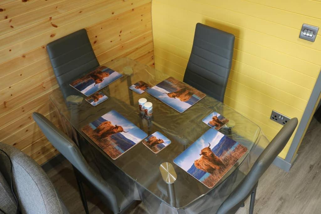 Vila Glampods Glamping Pod - Meet Highland Cows And Sheep Elgin Exteriér fotografie