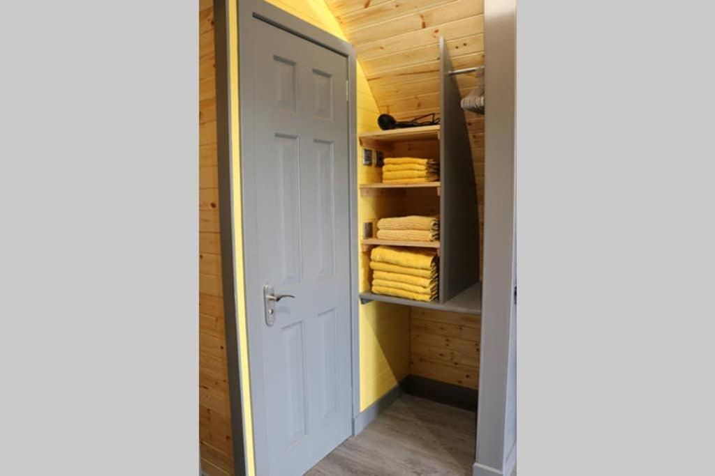 Vila Glampods Glamping Pod - Meet Highland Cows And Sheep Elgin Exteriér fotografie